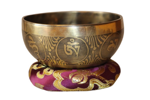 Kézzel készített 7 fémes dizájn hangtál, 497 gramm 🟡 Napfonat csakra: Önbizalom – Erő – Harmónia