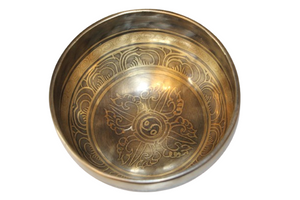 Kézzel készített 7 fémes dizájn hangtál, 497 gramm 🟡 Napfonat csakra: Önbizalom – Erő – Harmónia