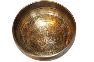 Kézzel készített 7 fémes dizájn hangtál, 486 gramm 🟡 Napfonat csakra: Önbizalom – Erő – Harmónia