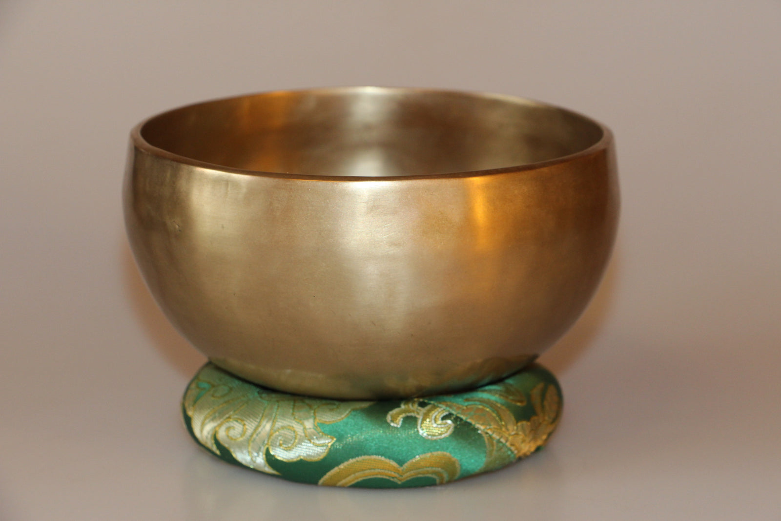 Kézzel készített 7 fémes hangtál, 637 gramm