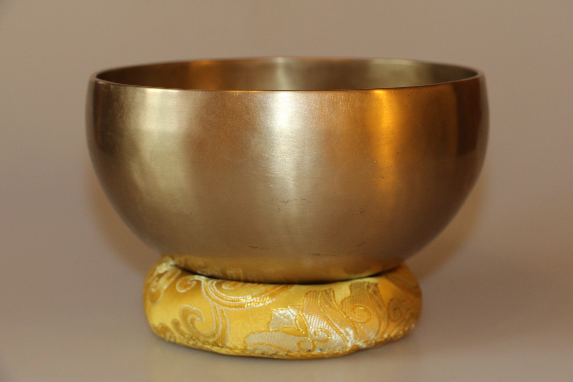 Kézzel készített 7 fémes hangtál, 670 gramm