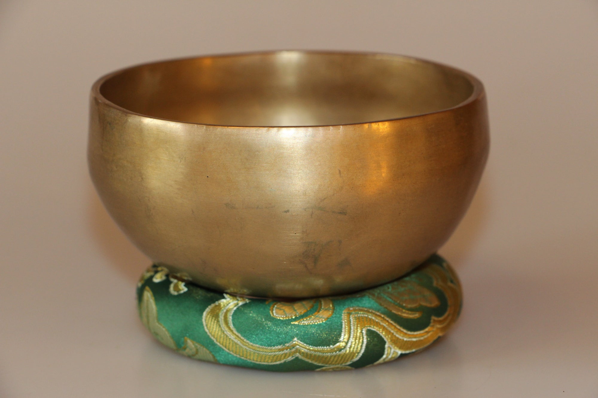 Kézzel készített 7 fémes hangtál, 391 gramm