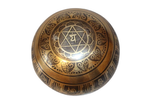 Kézzel készített 7 fémes dizájn hangtál, 499 gramm 🟡 Napfonat csakra: Önbizalom – Erő – Harmónia