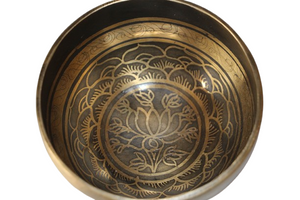 Kézzel készített 7 fémes dizájn hangtál, 309 gramm 🟡 Napfonat csakra: Önbizalom – Erő – Harmónia