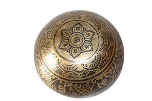 Kézzel készített 7 fémes dizájn hangtál, 309 gramm 🟡 Napfonat csakra: Önbizalom – Erő – Harmónia