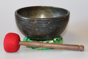 Kézzel készített 7 fémes LINGAM hangtál, 1578 gramm 🔴 Gyökércsakra: Stabilitás – Biztonság – Egyensúly
