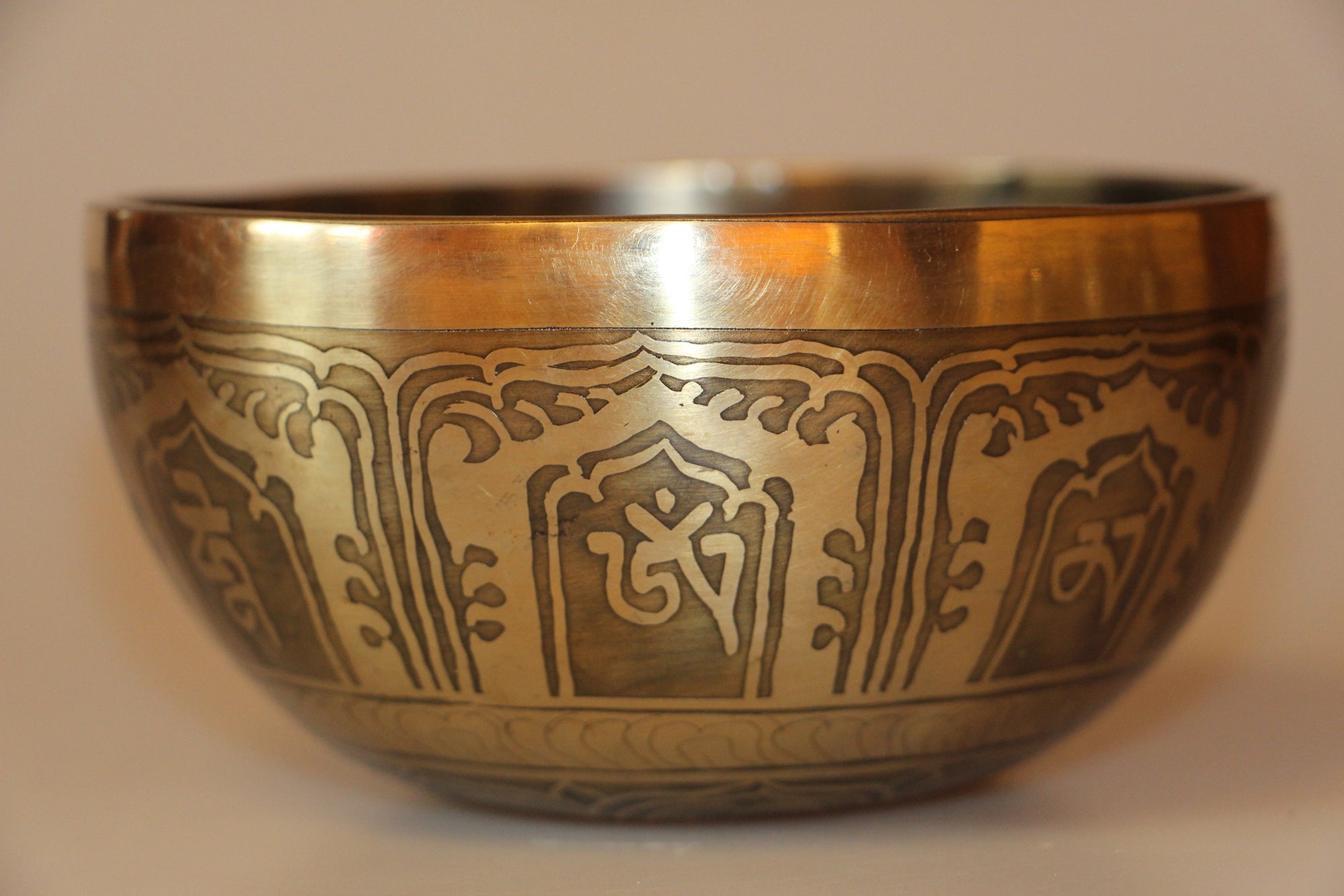 Kézzel készített 7 fémes dizájn hangtál, 543 gramm