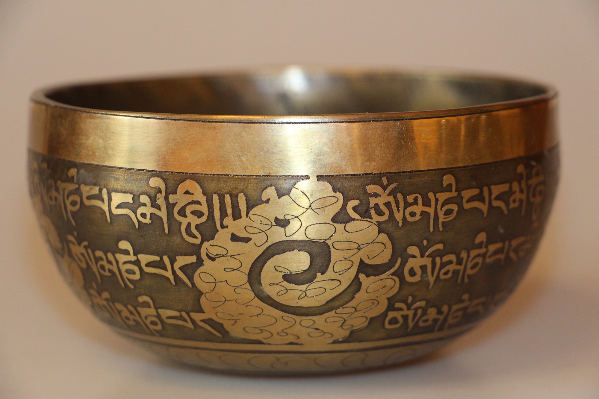 Kézzel készített 7 fémes dizájn hangtál, 458 gramm