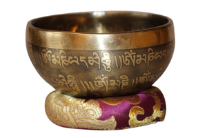 Kézzel készített 7 fémes dizájn hangtál, 382 gramm 🟡 Napfonat csakra: Önbizalom – Erő – Harmónia