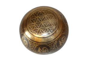 Kézzel készített 7 fémes dizájn hangtál, 410 gramm 🟡 Napfonat csakra: Önbizalom – Erő – Harmónia