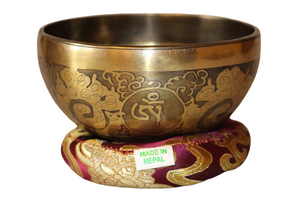 Kézzel készített 7 fémes dizájn hangtál, 382 gramm 🟡 Napfonat csakra: Önbizalom – Erő – Harmónia