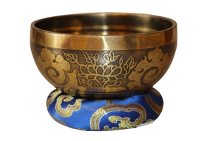 Kézzel készített 7 fémes dizájn hangtál, 357 gramm 🟡 Napfonat csakra: Önbizalom – Erő – Harmónia