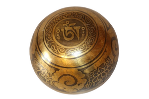 Kézzel készített 7 fémes dizájn hangtál, 357 gramm 🟡 Napfonat csakra: Önbizalom – Erő – Harmónia